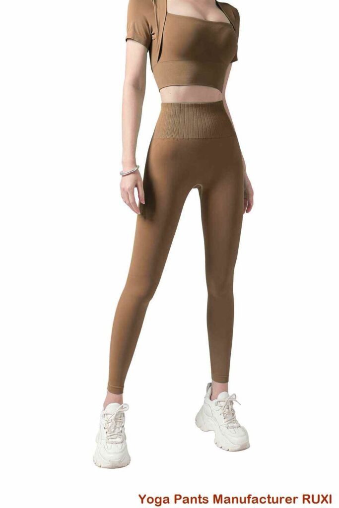 Chaqueta deportiva con jeans y botas vaqueras RUXI es2730