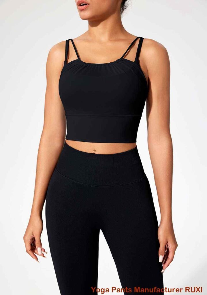 Combinación de chaqueta deportiva gris y jeans RUXI es2670