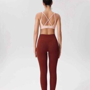 Sujetador deportivo con hombros descubiertos para mujer
