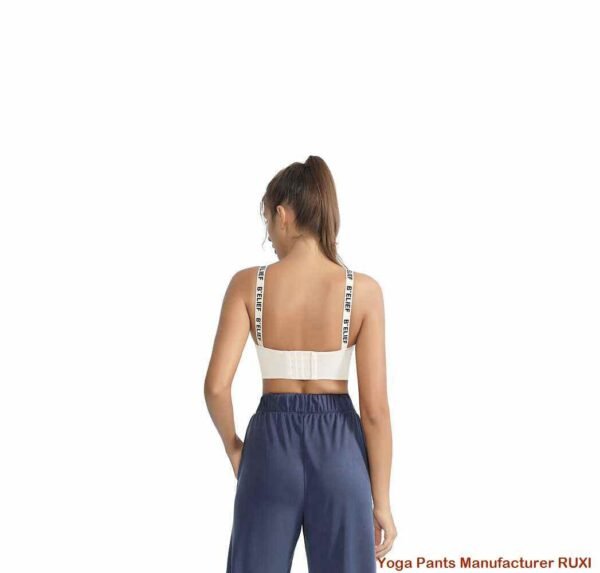 Pantalones de entrenamiento acampanados y de ajuste cómodo