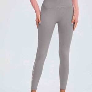 Conjunto de pantalones cortos elegantes con top a juego