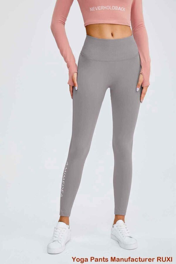 Conjunto de pantalones cortos elegantes con top a juego
