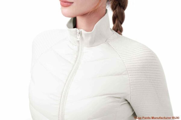 Sujetador deportivo blanco con cuello halter para mujer