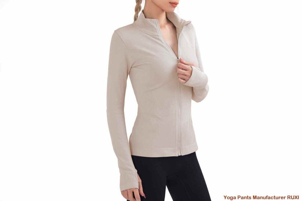 Sujetador deportivo y pantalones cortos de yoga RUXI
