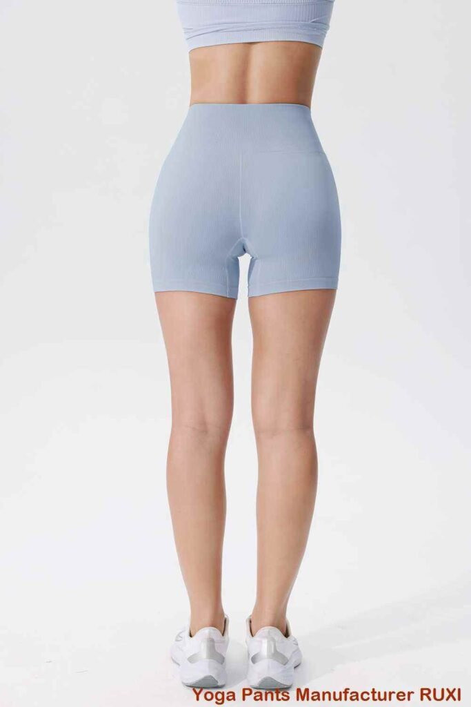 y un pantalón corto de baloncesto RUXI es2508